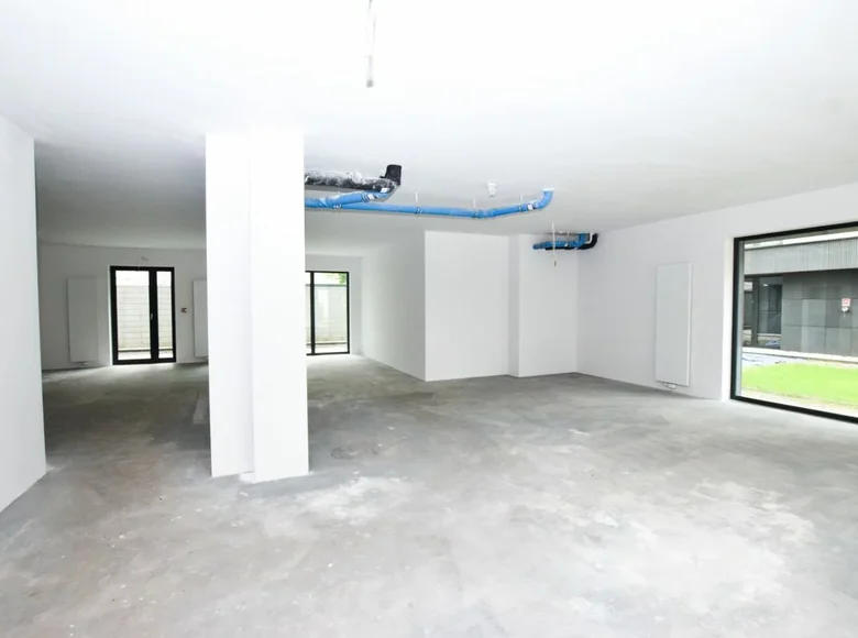 Commercial property 4 rooms 127 m² in Warsaw, Poland