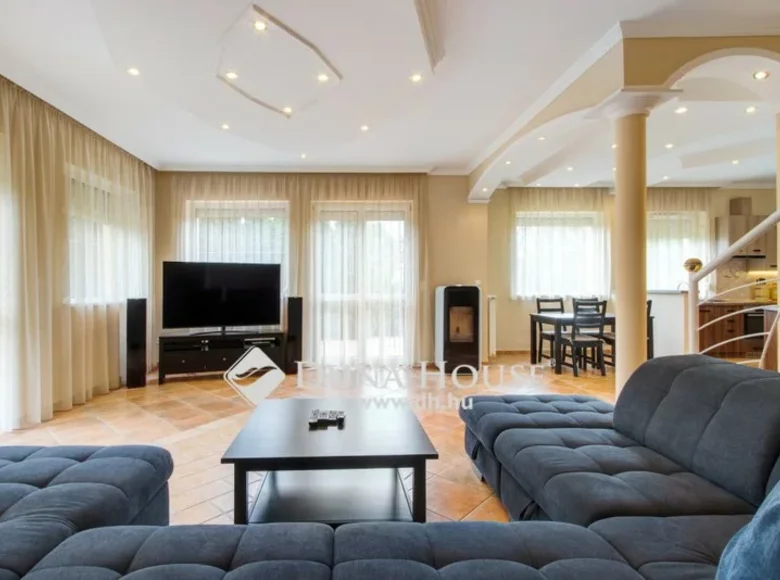 House 2 bathrooms 160 m² in Budapest, Hungary