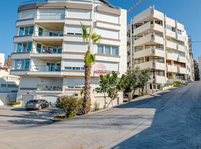 4 bedroom apartment 200 m² Muratpasa, Turkey