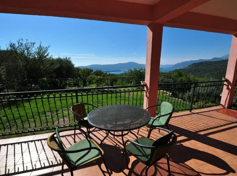 5 bedroom villa 248 m² Tivat, Montenegro