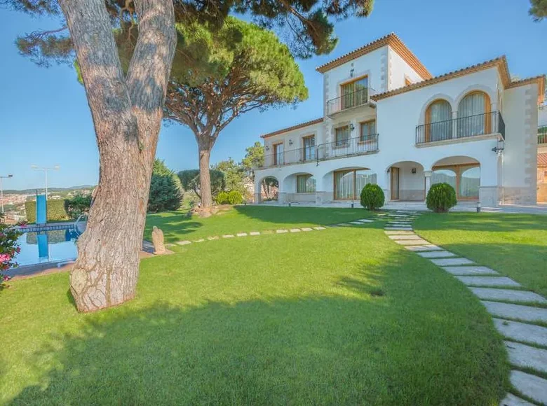 Villa 11 bedrooms 1 220 m² Sant Feliu de Guixols, Spain