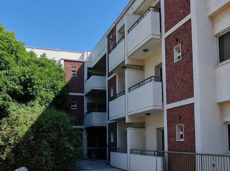 Propiedad comercial 1 319 m² en Demos Agiou Athanasiou, Chipre