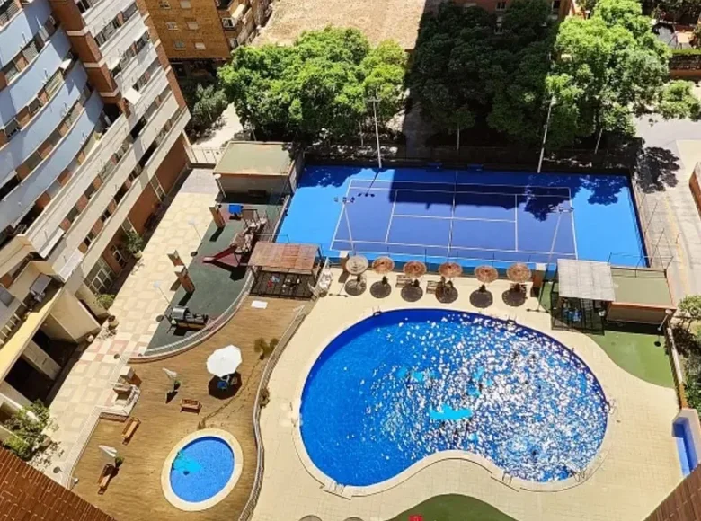 Mieszkanie 3 pokoi 145 m² Walencja, Hiszpania