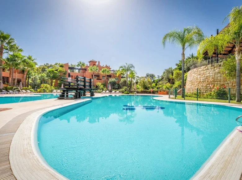 Mieszkanie 2 pokoi 118 m² Marbella, Hiszpania