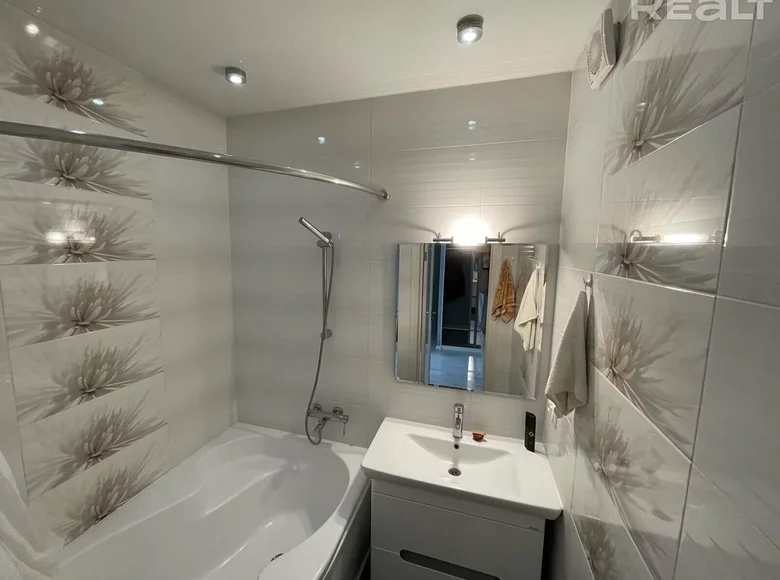 2 room apartment 63 m² Kopishche, Belarus