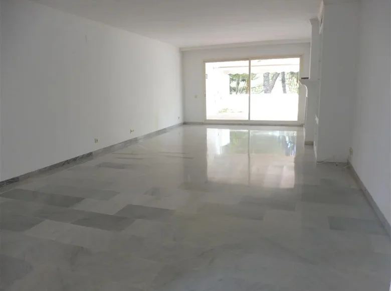 4 bedroom apartment 220 m² San Pedro Alcantara, Spain