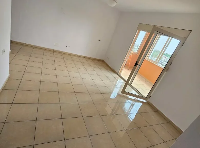 Mieszkanie 2 pokoi 74 m² Bashkia Durres, Albania