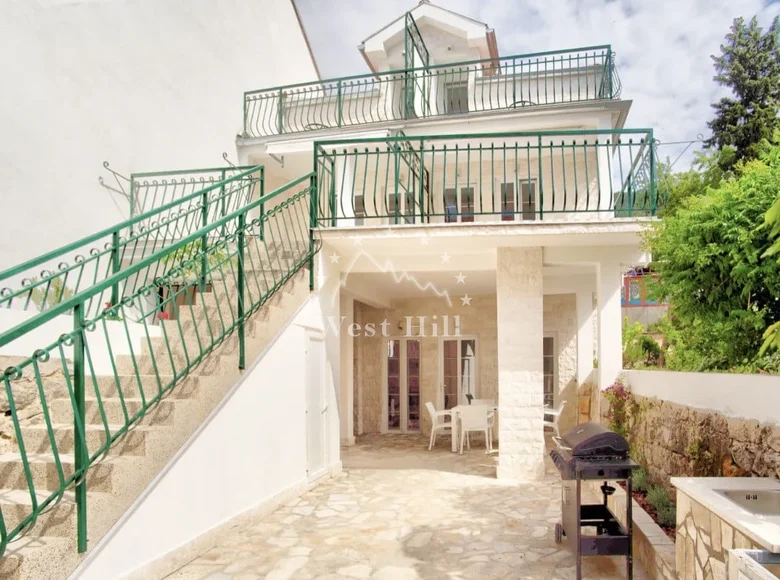 4 room house 200 m² Baošići, Montenegro