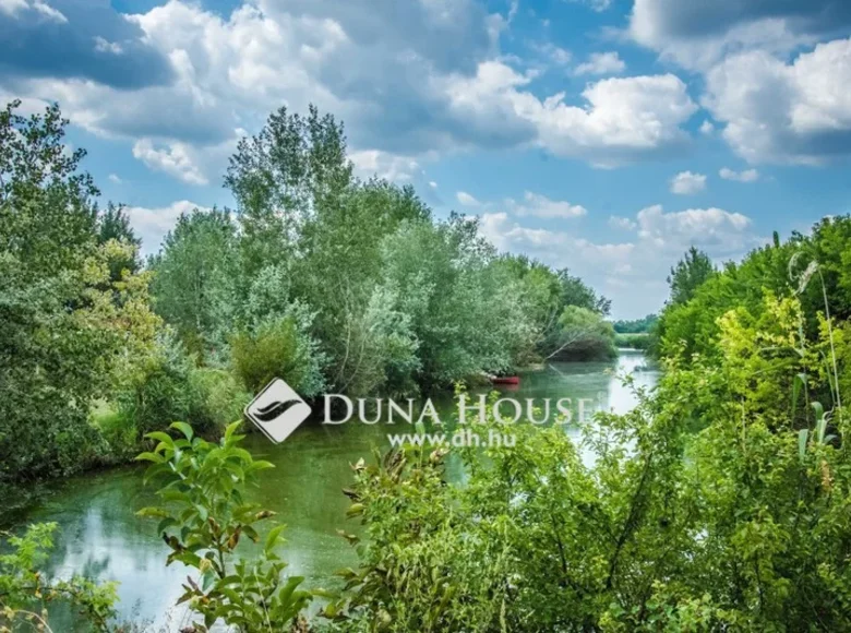 Земельные участки 2 067 м² Бекешсентандраш, Венгрия