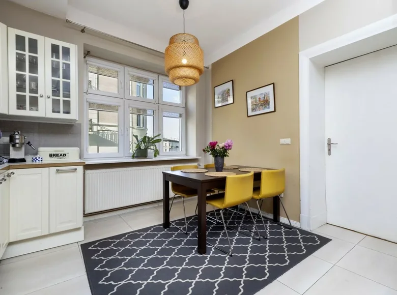 Mieszkanie 4 pokoi 100 m² Poznań, Polska