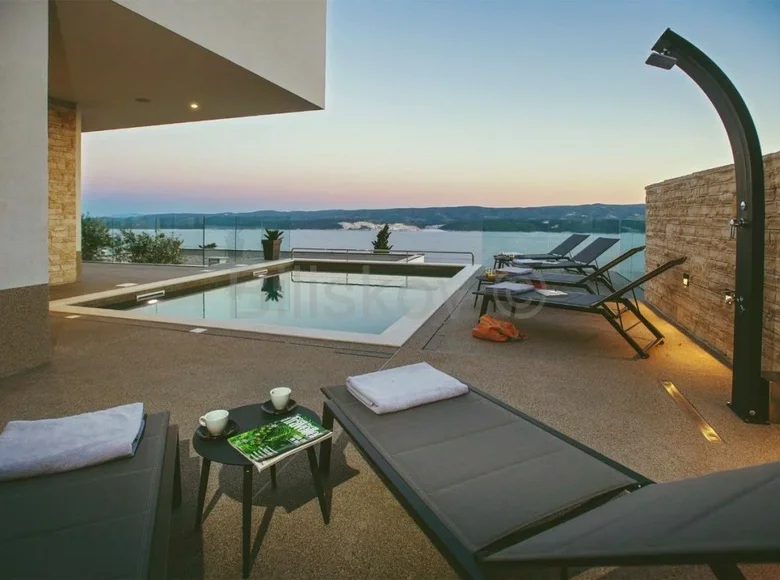 5 room villa 350 m² Lokva Rogoznica, Croatia