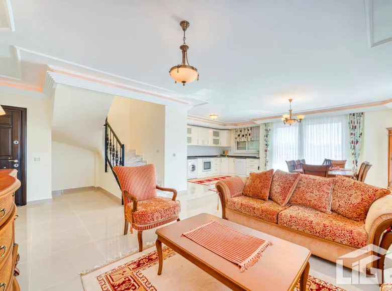 Дуплекс 4 комнаты 235 м² Аланья, Турция
