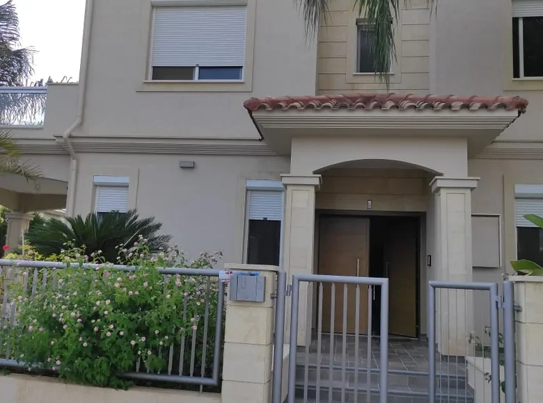 Maison 4 chambres  Mouttagiaka, Chypre