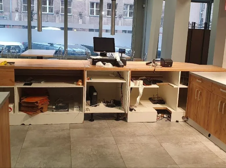 Propiedad comercial 275 m² en Varsovia, Polonia