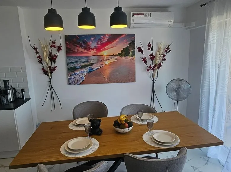 Mieszkanie 3 pokoi 95 m² Torrevieja, Hiszpania