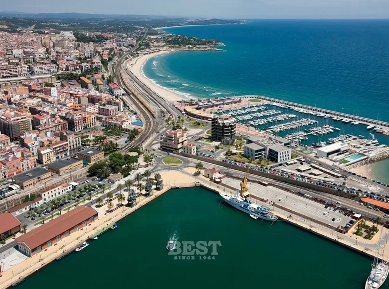 Hotel 11 200 m² Ginestar, Spanien