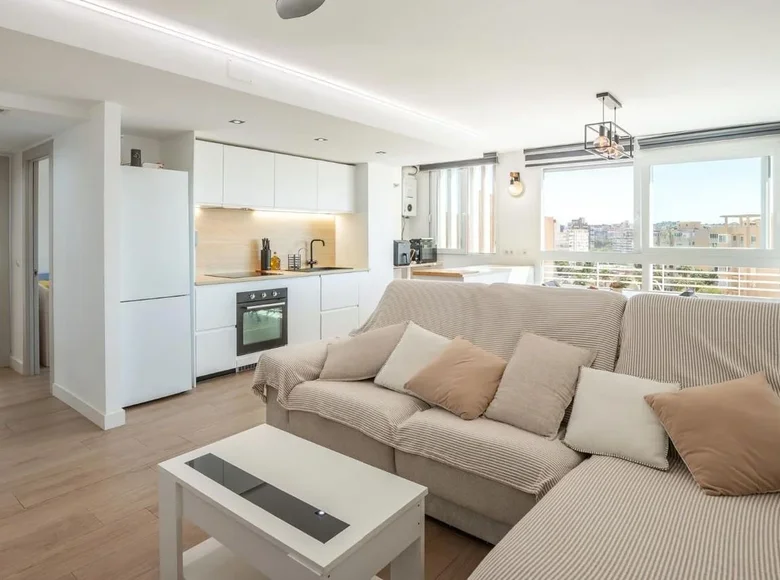 Mieszkanie 2 pokoi 69 m² Alicante, Hiszpania