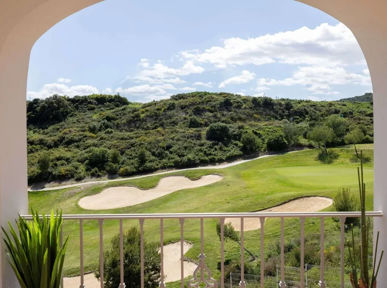 3 bedroom apartment  Estepona, Spain