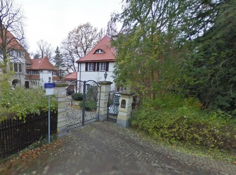 Villa 2 070 m² Dresden, Germany