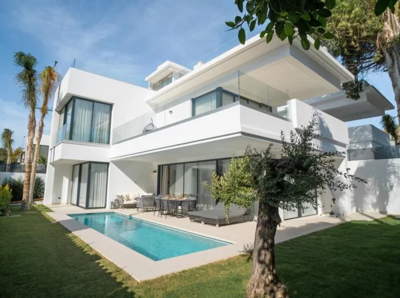 4-Schlafzimmer-Villa 368 m² Marbella, Spanien