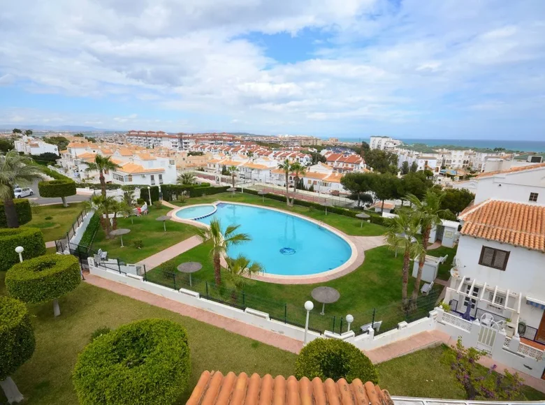 Bliźniak 3 pokoi 107 m² Torrevieja, Hiszpania