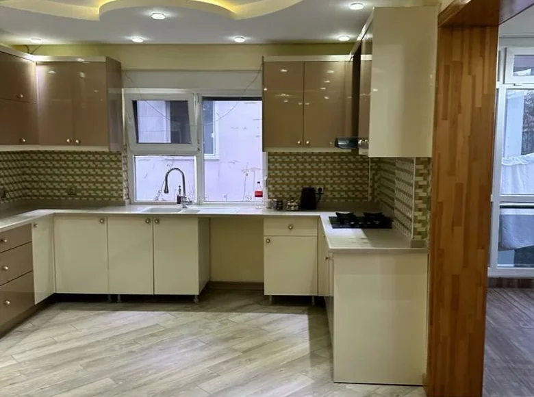 Mieszkanie 3 pokoi 230 m² Muratpasa, Turcja