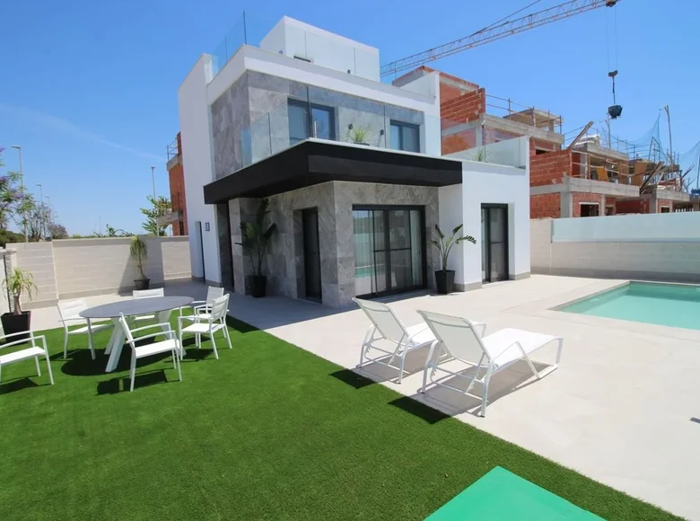 Villa de tres dormitorios 167 m² Orihuela, Španjolska