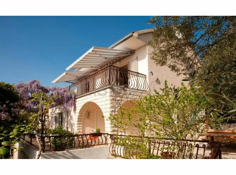 6 room house 179 m² Okrug Gornji, Croatia