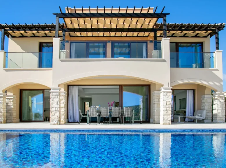 5 bedroom house  in Kouklia, Cyprus