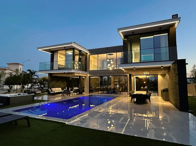 villa de 5 chambres 248 m² Paralímni, Chypre