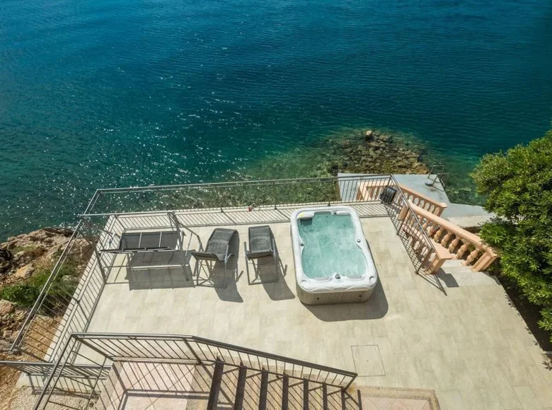 3 bedroom villa 196 m² Opcina Karlobag, Croatia
