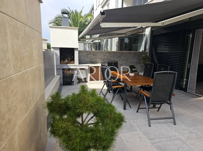 2 bedroom apartment 72 m² Njivice, Croatia