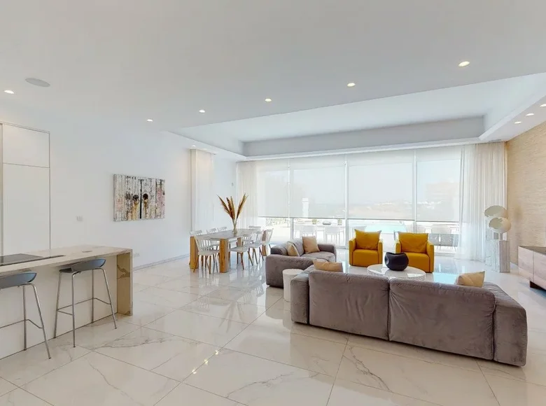 4 bedroom house 418 m² Paralimni, Cyprus