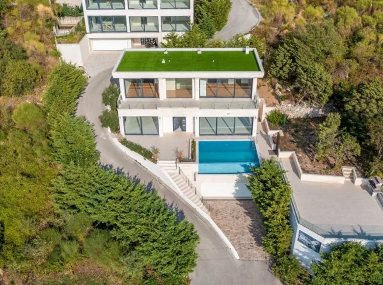 3 bedroom villa 304 m² Sveti Stefan, Montenegro