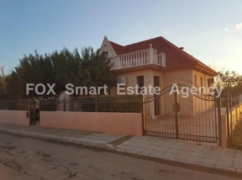 Bungalow 4 bedrooms 350 m² in Kolossi Municipality, Cyprus