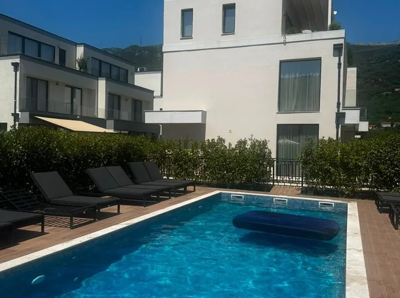 Casa 3 habitaciones  en Lastva Grbaljska, Montenegro
