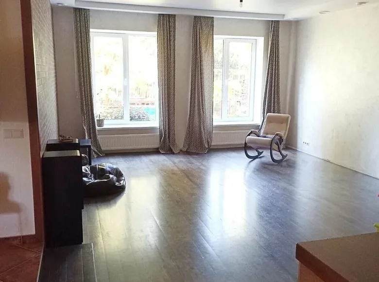 Cottage 378 m² Kalodziscanski sielski Saviet, Belarus