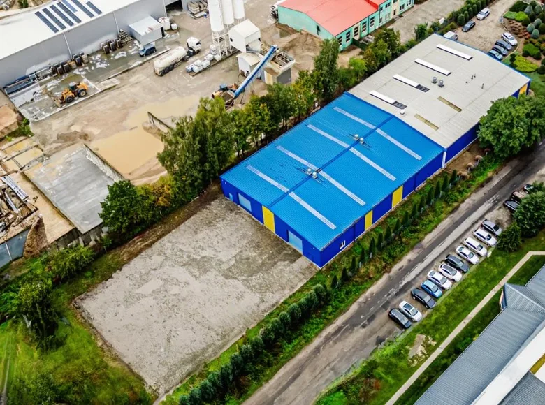 Tienda 982 m² en Wrzesnia, Polonia