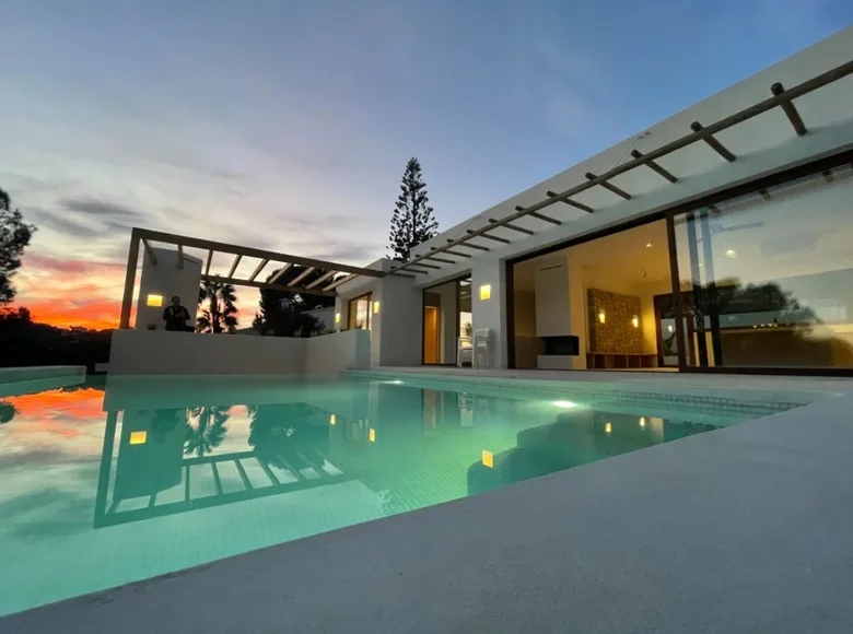 Villa de tres dormitorios 300 m² Teulada, Španjolska