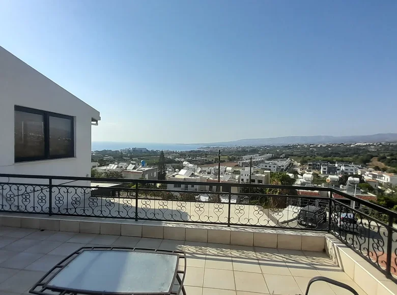 3 bedroom townthouse 210 m² in Chloraka, Cyprus