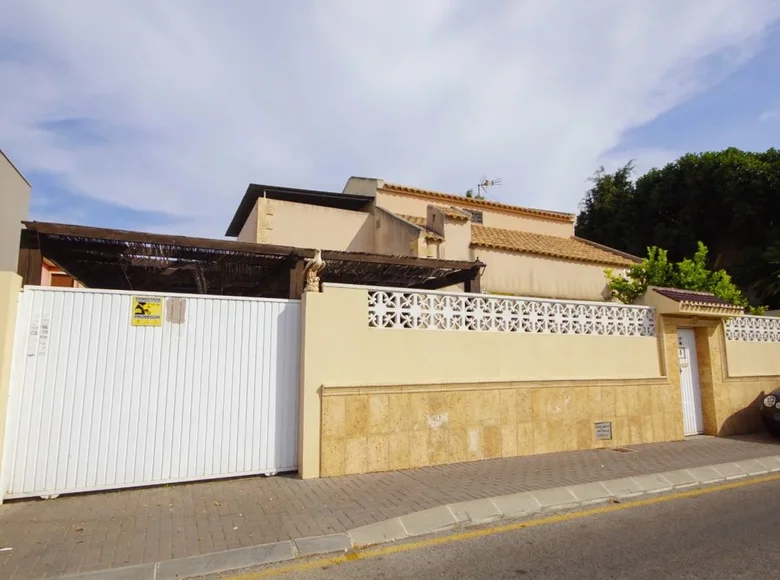 Dom drewniany w stylu górskim 5 pokojów 125 m² Torrevieja, Hiszpania
