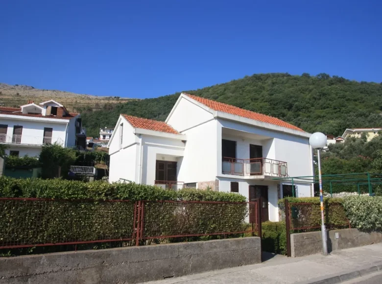 Дом 5 спален  Петровац, Черногория