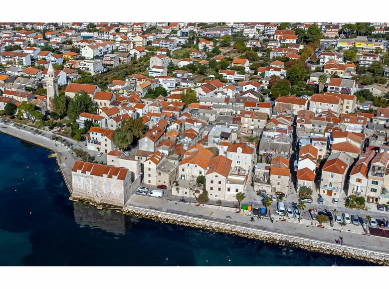 6 room house 300 m² Kastel Stafilic, Croatia