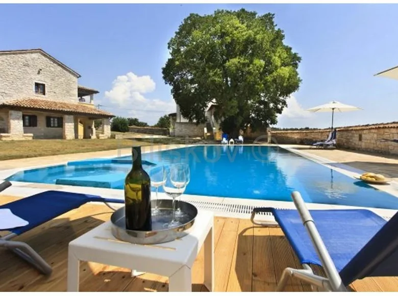 Villa 8 rooms 850 m² Opcina Visnjan, Croatia