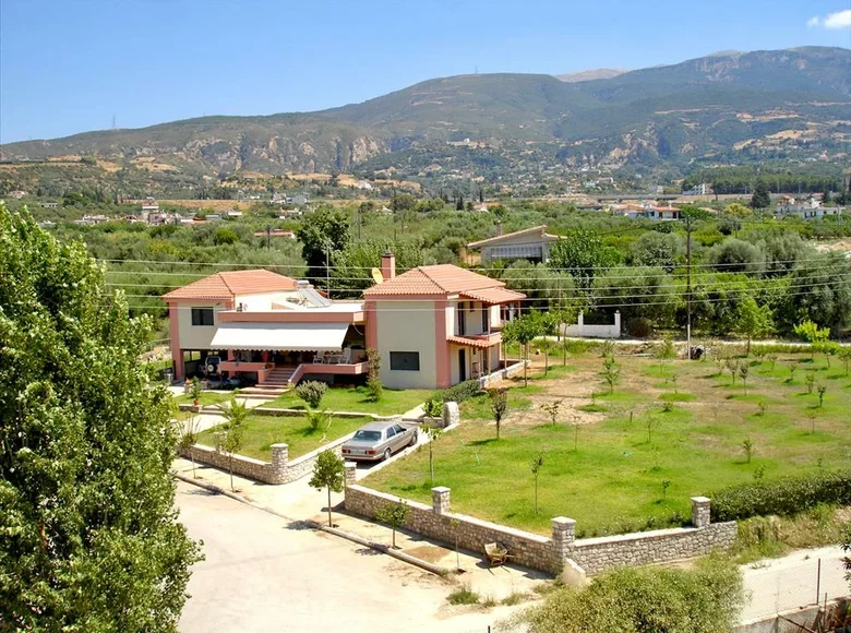 Villa de 4 dormitorios 360 m² Municipality of Patras, Grecia