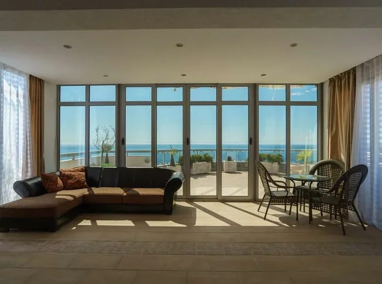 Mieszkanie 3 pokoi 240 m² Dobra Woda, Czarnogóra