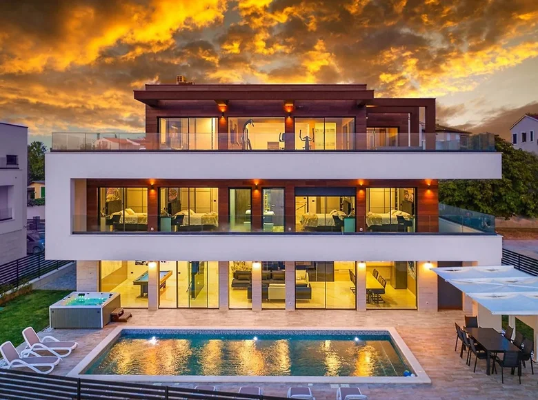 7 bedroom house 480 m² Grad Pula, Croatia