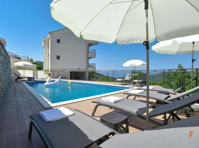 4-Schlafzimmer-Villa 200 m² Budva, Montenegro