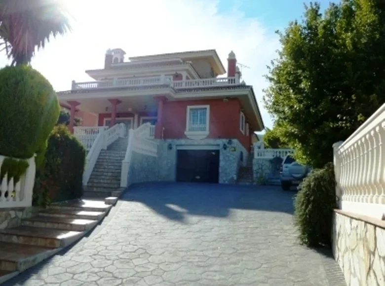 7-Schlafzimmer-Villa 800 m² Alhaurin de la Torre, Spanien