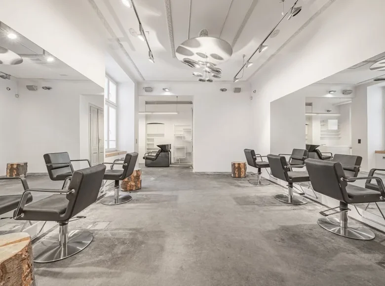 Commercial property 78 m² in Warsaw, Poland